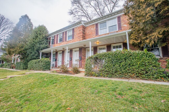 Building Photo - Charming 2 BR/1 BA Apartment in Rockville!