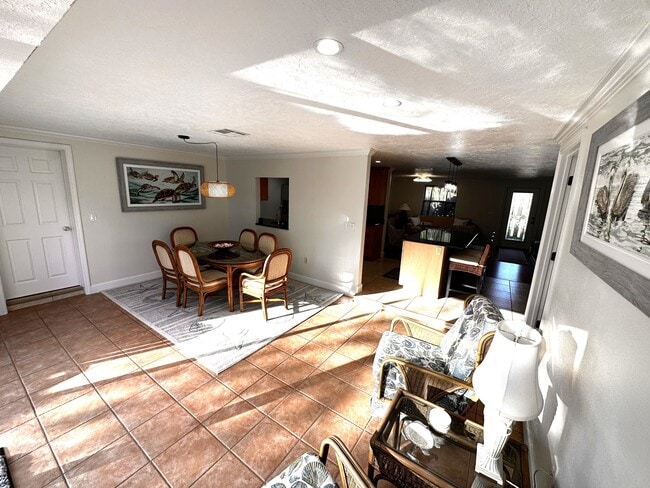 Building Photo - 1129 Riviera St