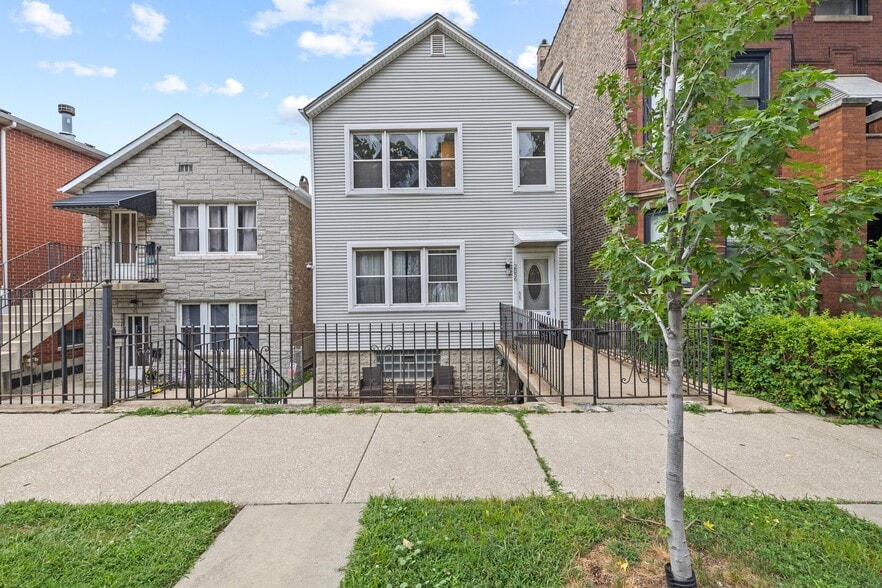 Building Photo - 2856 S Throop St