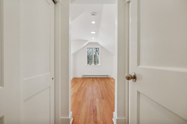 Building Photo - 42 Brookfield Rd