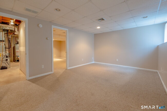 Building Photo - 47 Tunxis St