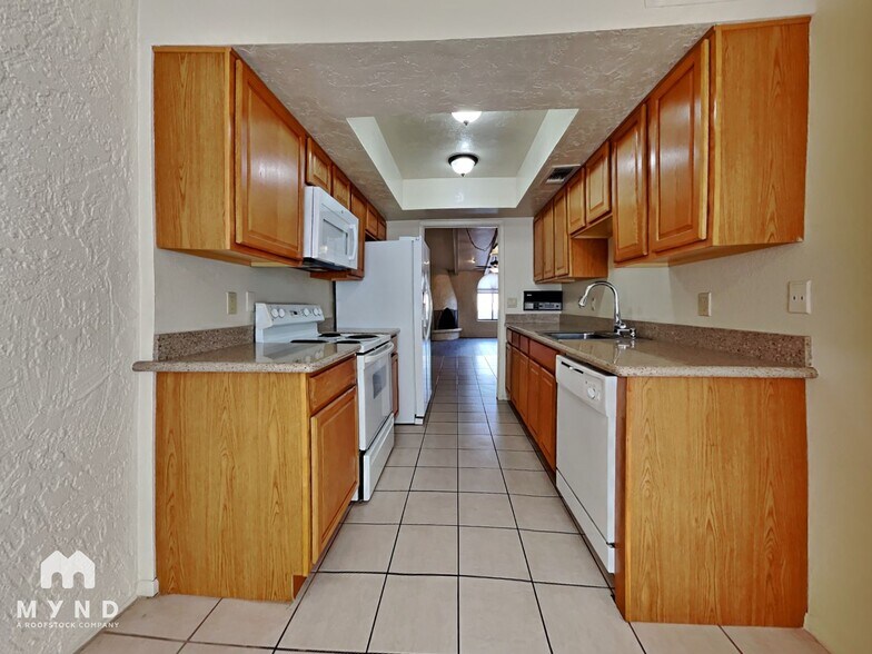Building Photo - 5100 N Miller Rd