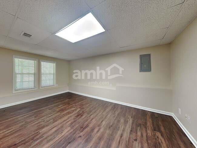 Building Photo - 2708 Horseshoe Creek Drive