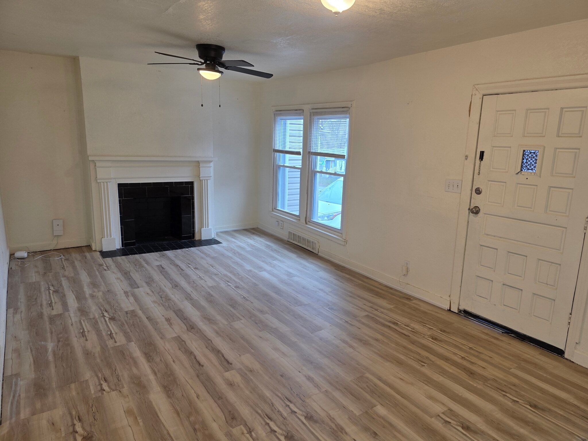 Living Room - 2216 E 72nd St