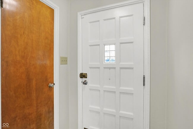 Building Photo - 1240 N Irvington Ave