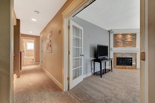 Building Photo - Charming 4 bedroom 3 bath fully furnished pool home in the heart of spring valley!