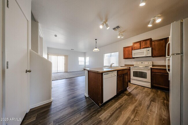 Building Photo - 5318 W Shumway Farm Rd