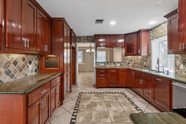 Building Photo - 127 Sagewood Dr