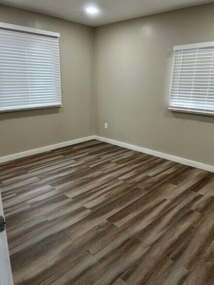 Building Photo - 10010 Columbine Ct
