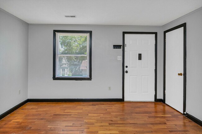 Building Photo - Just 8 Minutes from USC – Charming 2 Bedroom Home with Covered Front Porch!