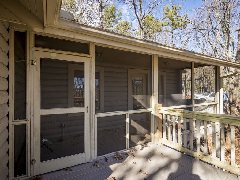 Screened Back Porch - 404 Owls Brow