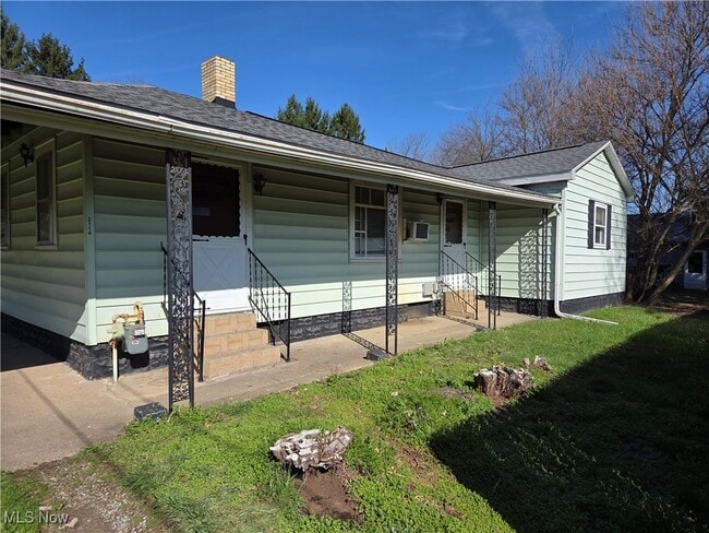 Primary Photo - 2116 Herbert St SE