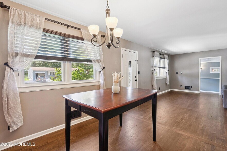 Building Photo - 6 Redwood Rd