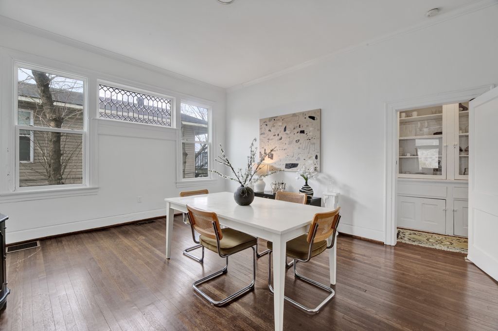 Building Photo - 2134 16th Ave S