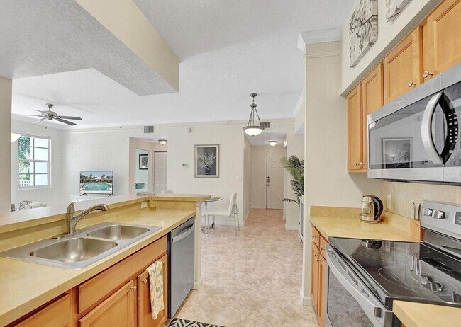 Building Photo - 9857 Baywinds Blvd