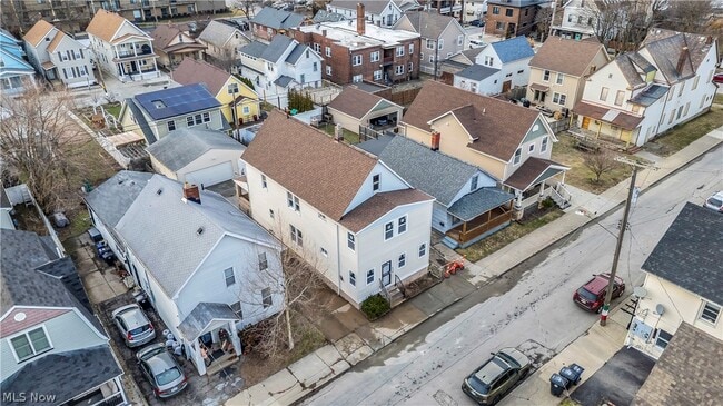 Building Photo - 1330 W 67th St