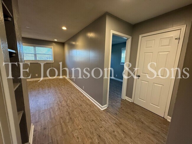 Building Photo - Sterling Pointe Apartments – Updated 2 Bedroom Living in West End Winston-Salem