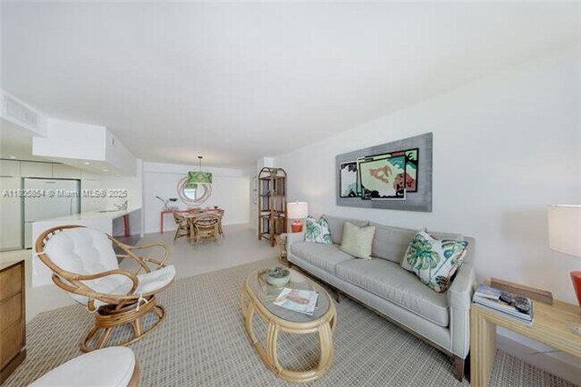 Building Photo - 1621 Collins Ave