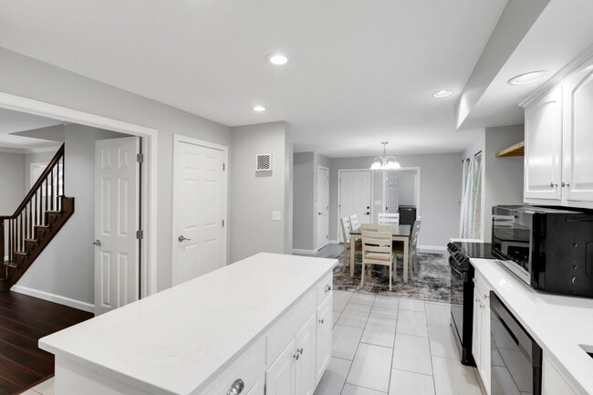 Building Photo - 955 Eastward Cir