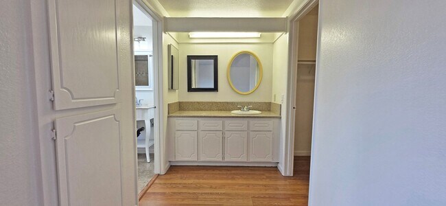 Building Photo - 7862 Hampton Ln