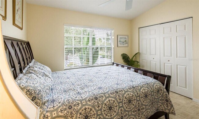 Building Photo - 815 Montrose Dr