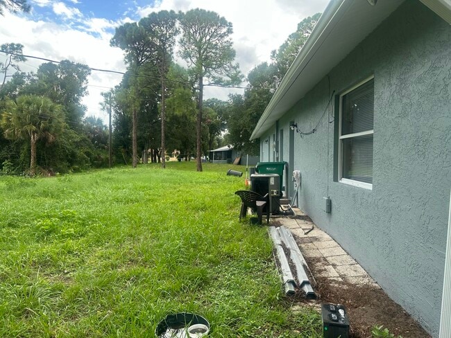 Building Photo - 5106 Sanibel Ave