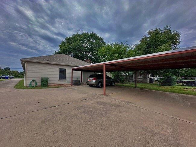 Building Photo - Charming 4/3 House Near Baylor!