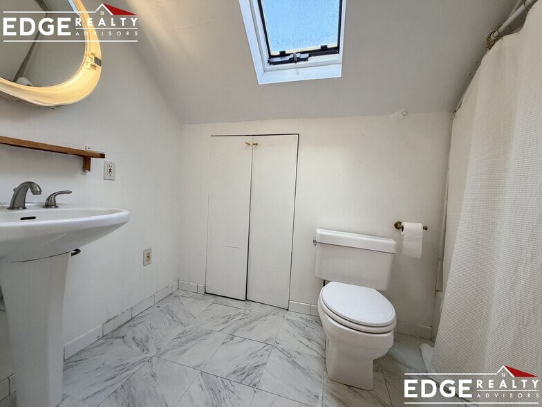 Building Photo - 43 Hobart St