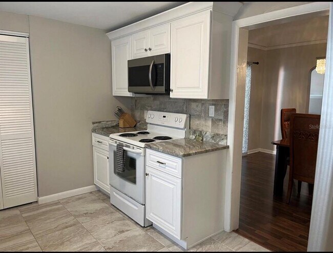 Building Photo - 2317 W Bristol Ave