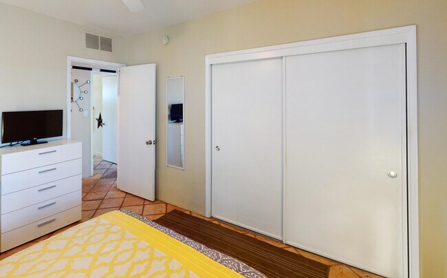 Building Photo - 4385 E Pso Caroleta