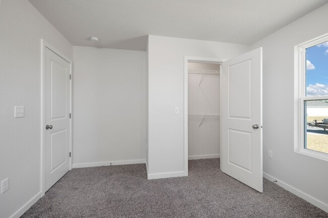 Building Photo - BRAND NEW 3 BEDROOM HOME - BOLIVAR, MO