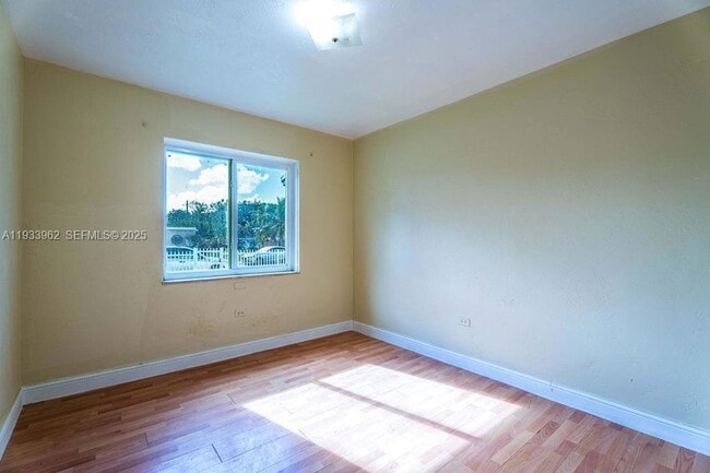 Building Photo - 1265 NE 142nd St