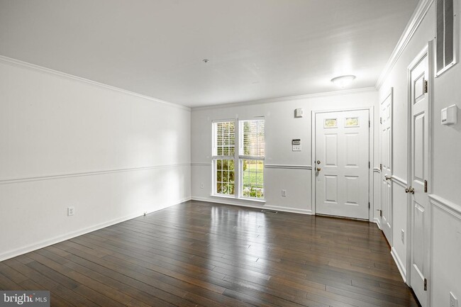 Building Photo - 596 Coach Hill Ct