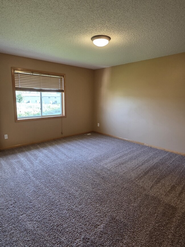 Building Photo - 6846 Gingham Ct