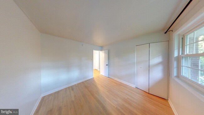 Building Photo - 1216 Downs Dr