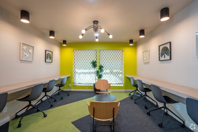 24/7 Study Room - Aria Davis