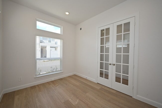 Building Photo - 4112 Farm Holw St