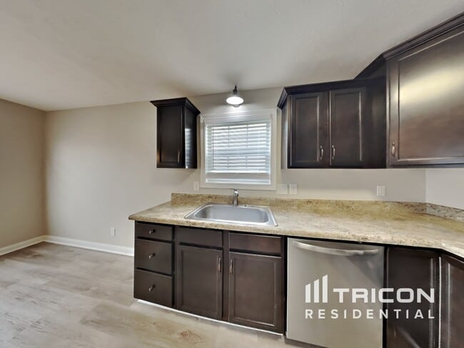 Building Photo - 2448 Andersonville Dr