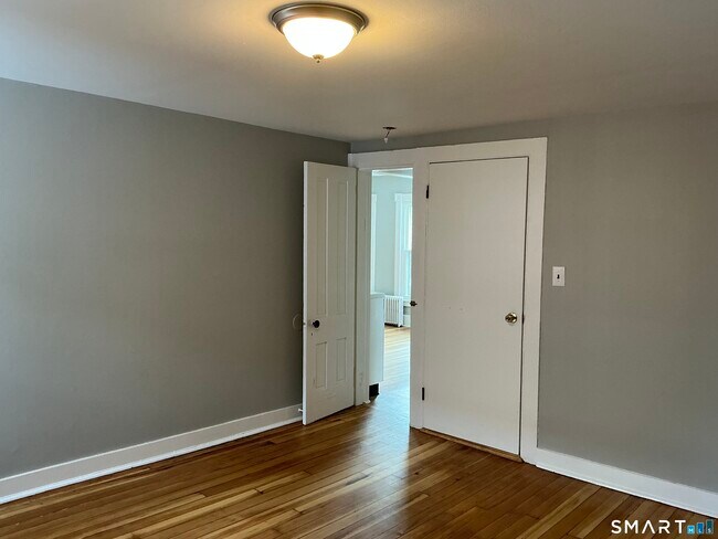 Building Photo - 160 S Main St