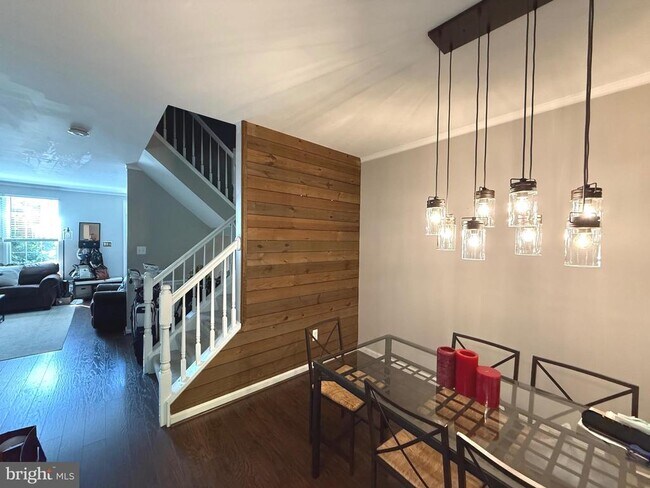Building Photo - 8807 Howland Pl