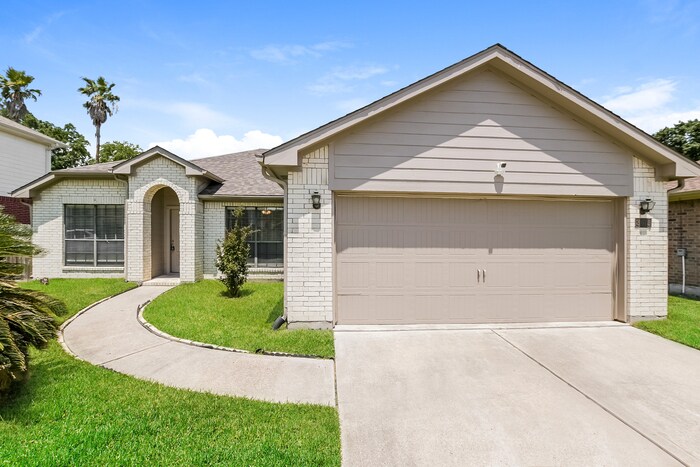 Primary Photo - 3015 Quail Run Dr