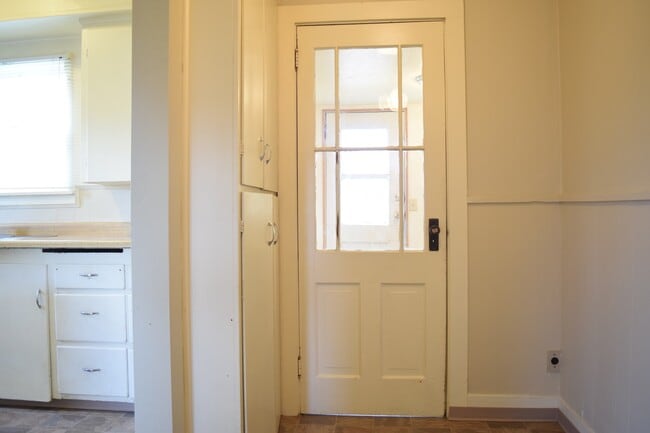 Building Photo - POL5