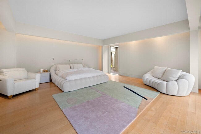 Building Photo - 121 Piping Rock Rd