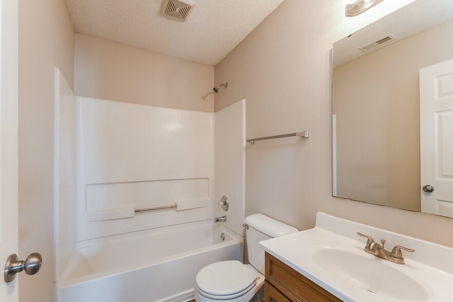 Building Photo - 2150 Summer Breeze Way