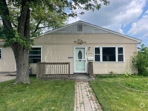 Building Photo - 3BD Home In Highland, IN