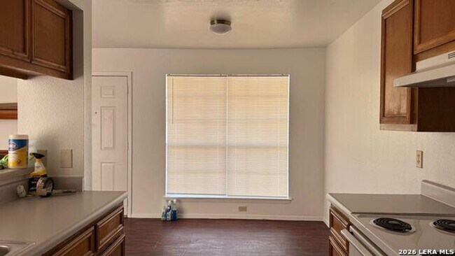 Building Photo - 2203 Creekside Ln
