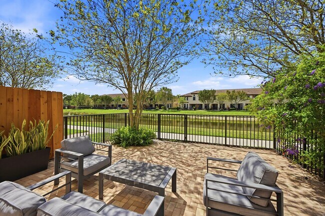 Building Photo - 10415 Wellington Parc Dr