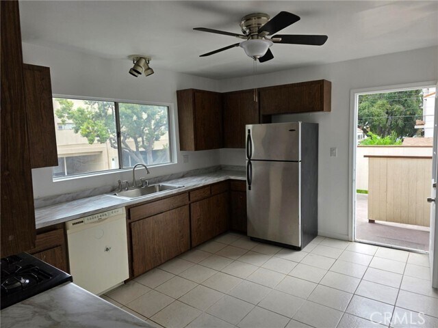 Building Photo - 476 E Palm Ave