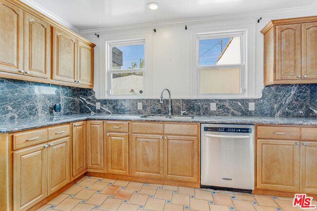 Building Photo - 409 N Kilkea Dr