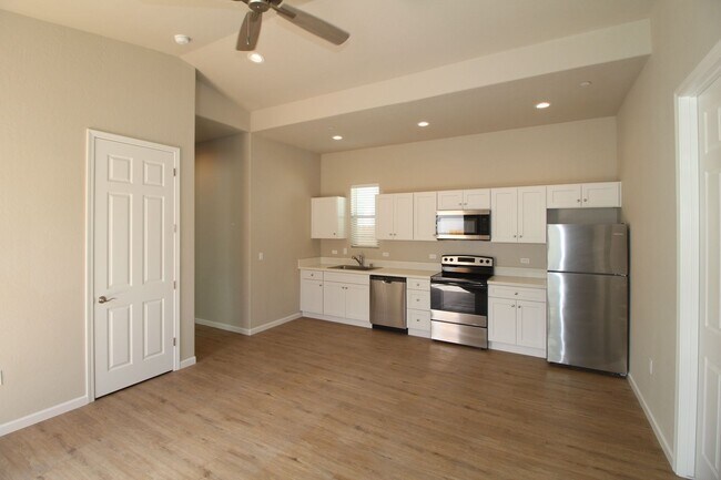 Building Photo - BRAND NEW 2BED/2BATH with SOLAR - Clinton/Arthur